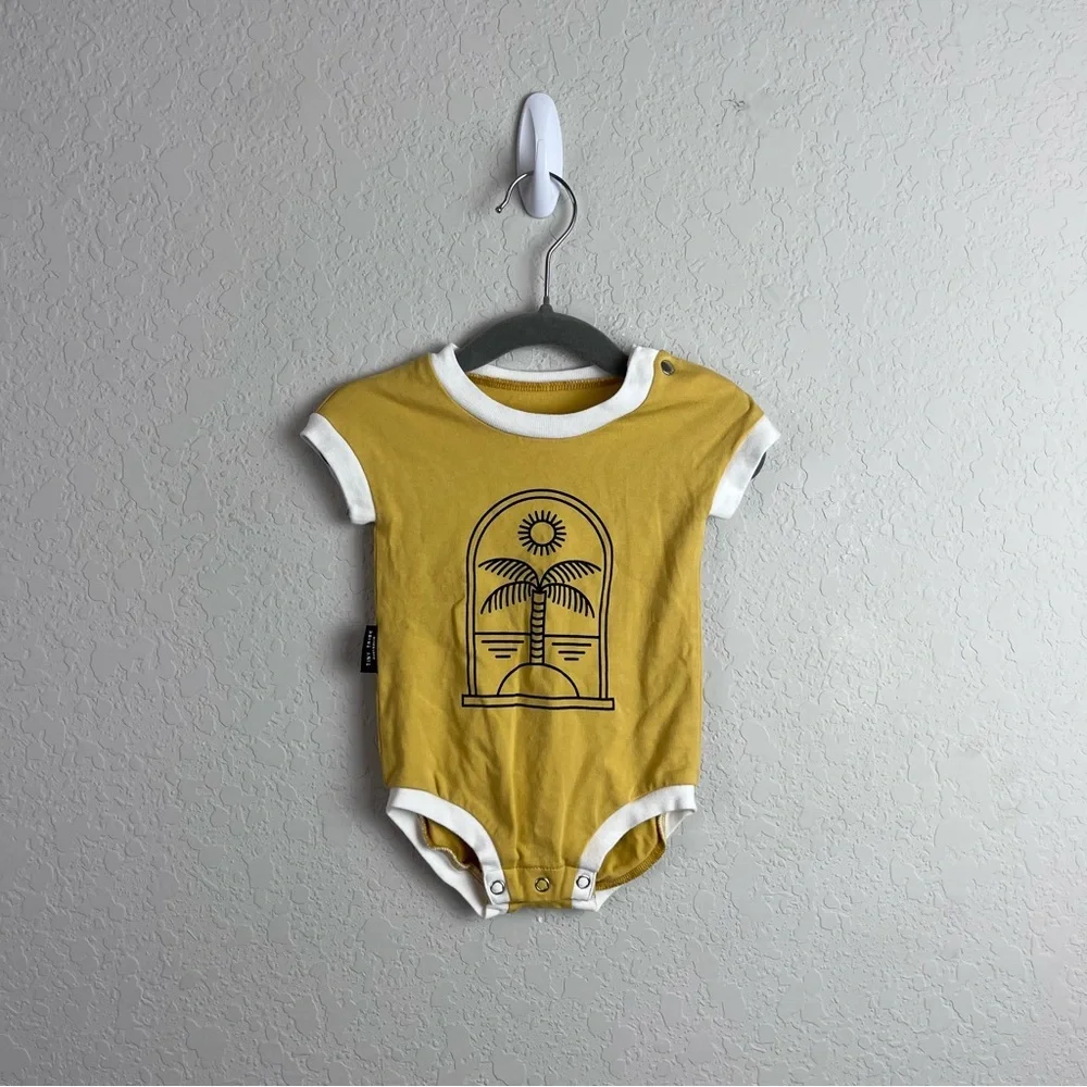 Tiny Tribe Australia Body Suit Tee Baby 3-6 Months M Yellow White Palm Tree Snap